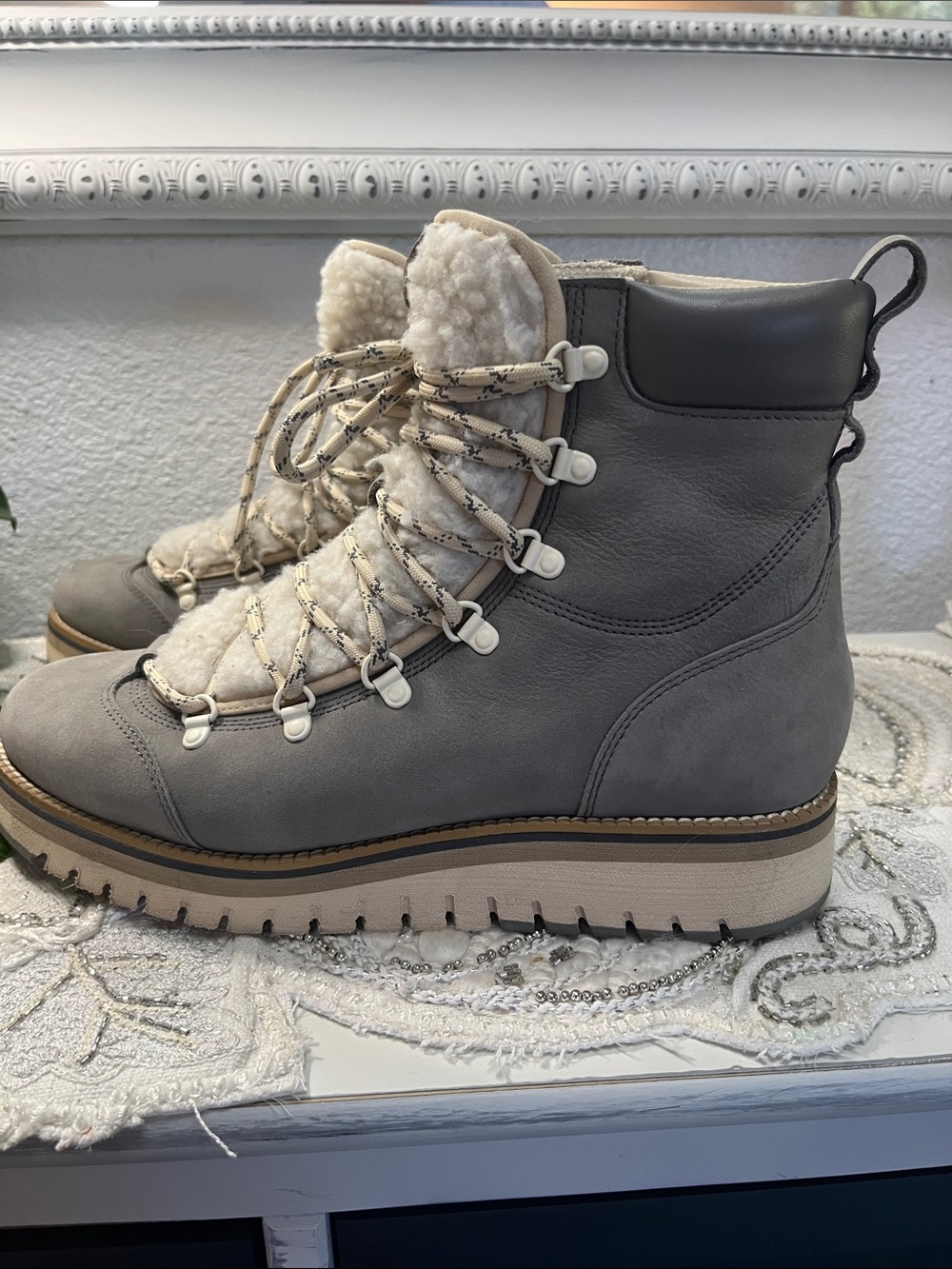 EUC Cole Haan Women's Zerogrand Lodge Waterproof Hiker Booties - Picture 5 of 15